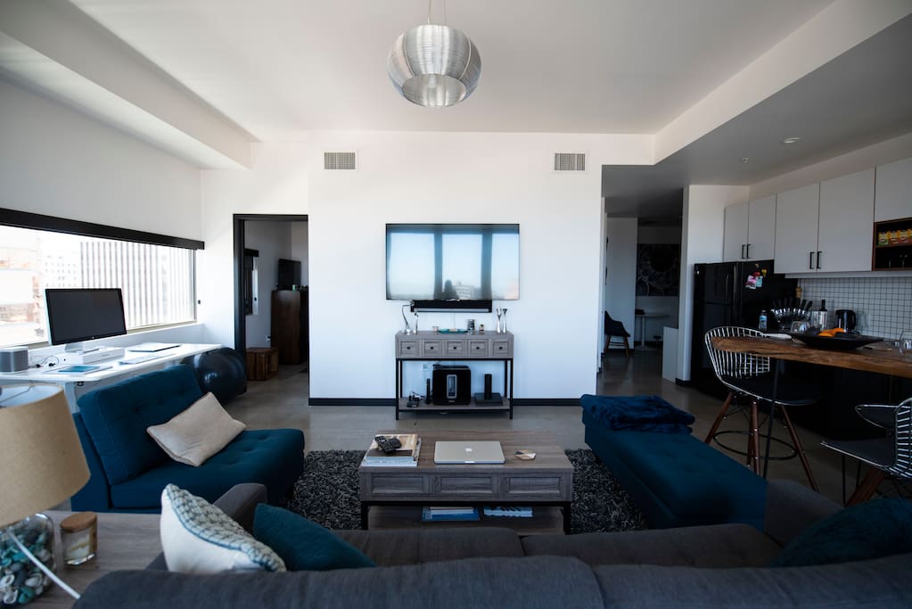 Shared living room: Smart Home & TV with fastest internet available, Alexa, Netflix, Hulu, HBO, Amazon Prime, etc. You can see the Queen Mary from the living room.