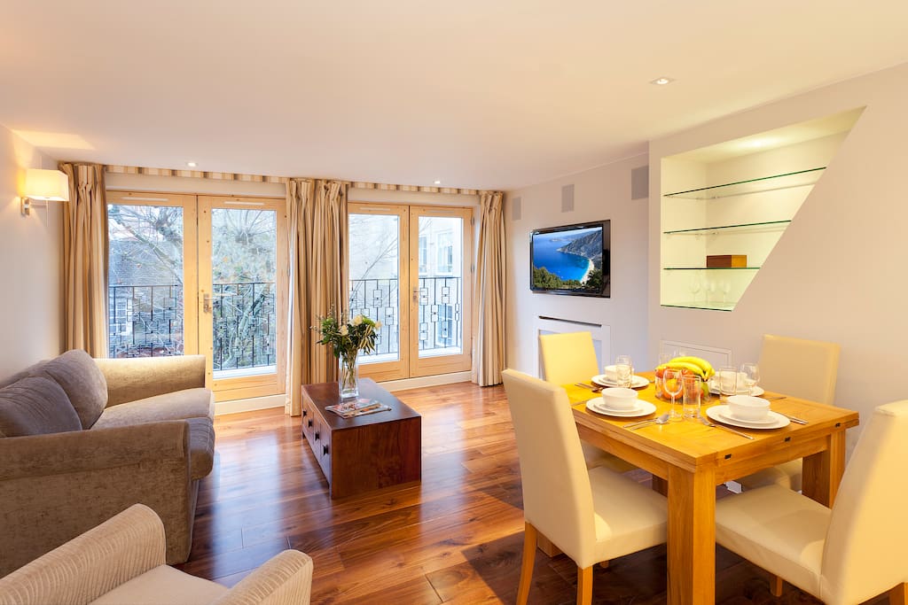 Comfortable Living-room with flat-screen TV and a work/dining table