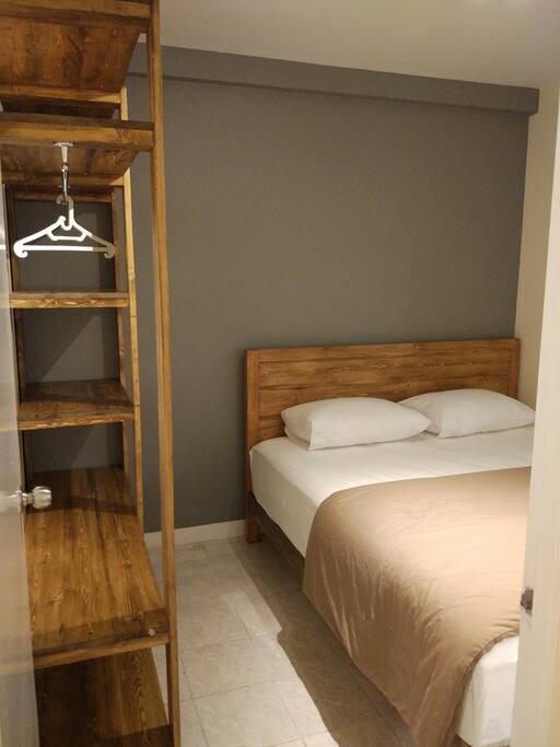 Master bedroom (King)