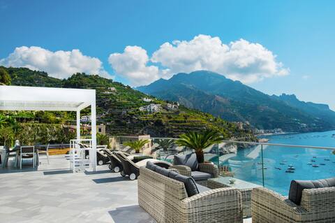 Sea Access Villa w/Solarium & Jacuzzi plus Parking