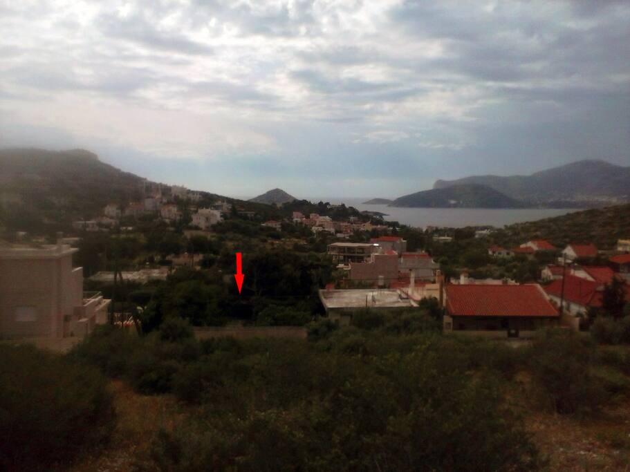 View of the house from the back mountain. With the red arrow, the location of the house