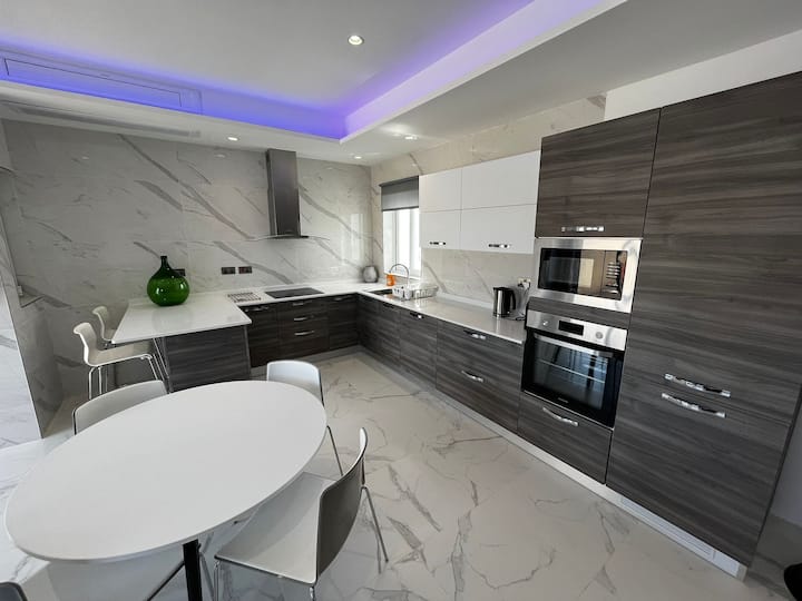 New Penthouse. Private Plunge Pool With Views ! - Malta