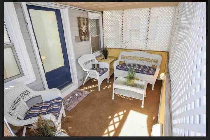 Block and a half from the beach and boardwalk!