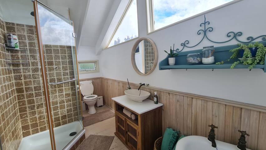 Coastal Tranquility with Lush Garden & Pool gallery image 5