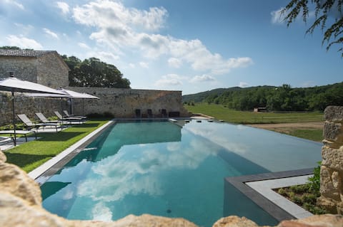 Nature lovers' favorite, with pool