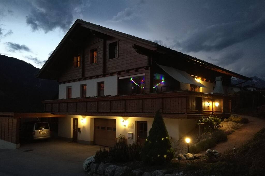 Landhaus Lockett at dusk in spring.
