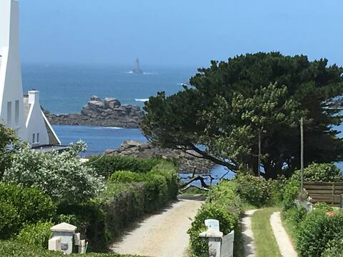 Charming property with sea view, 150m from beach!