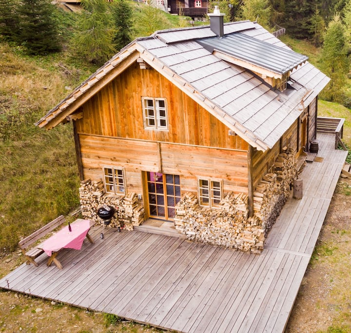 Chalet "Hirschfisch" right next to the slopes