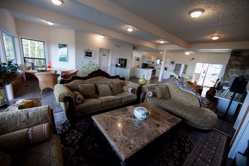 Common area for guests.