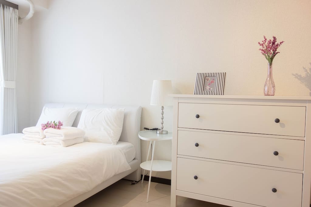 Double size Bed
H 198cm
W 140cm