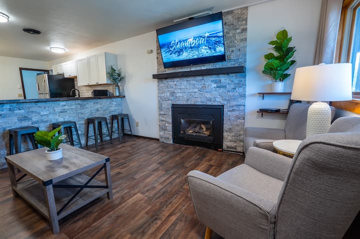 Mountain Retreat Meets Southern Charm - 2 King Bed