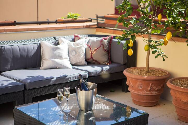 Panoramic terrace’s with prosecco and Jacuzzi ! gallery image 3