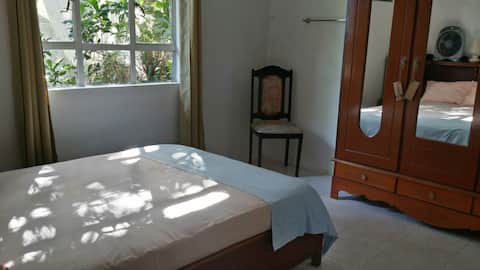 1 chambre 2 personnes Voiture Tours & Guide dispo.