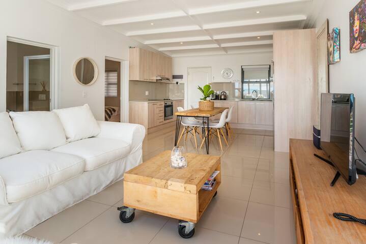 Upmarket Sea View Big Bay apartment gallery image 3