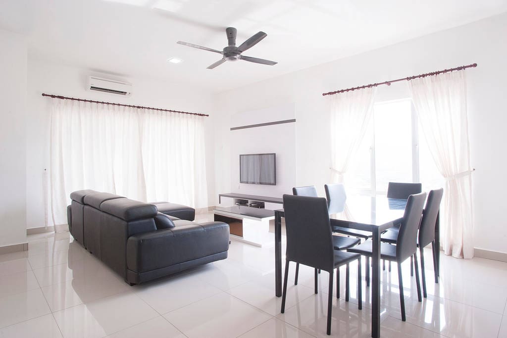 Spacious living room