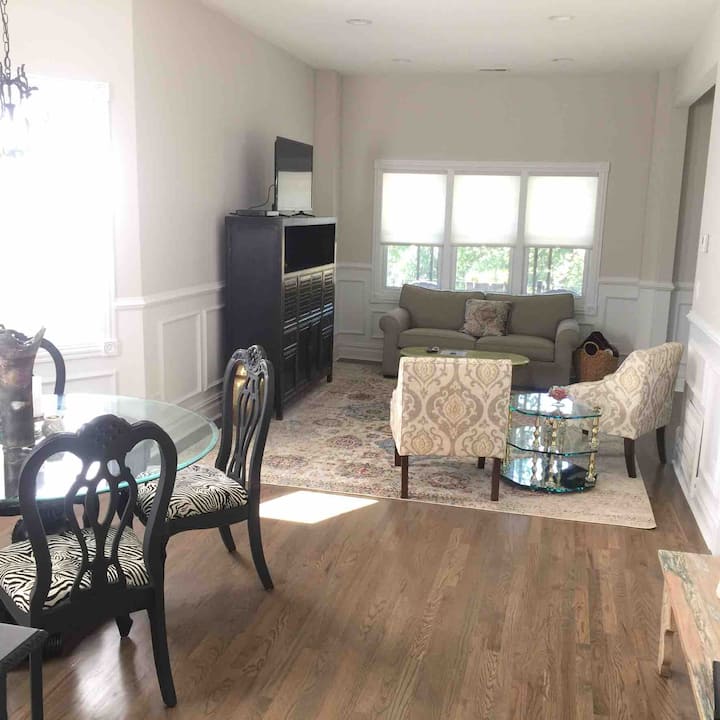 Custom Apartment In The Heart Of Avondale - Oak Park, IL