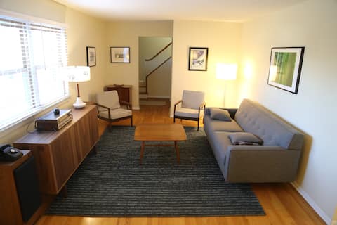 Elegant, Modern and Remodeled 4BR Home in Urbana