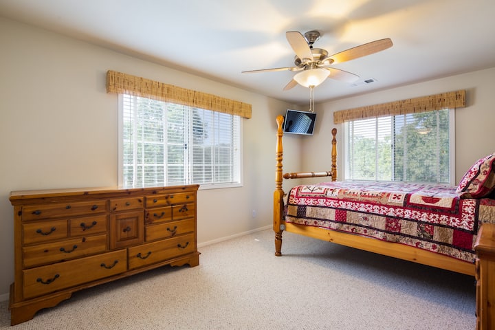 Upstairs queen bedroom