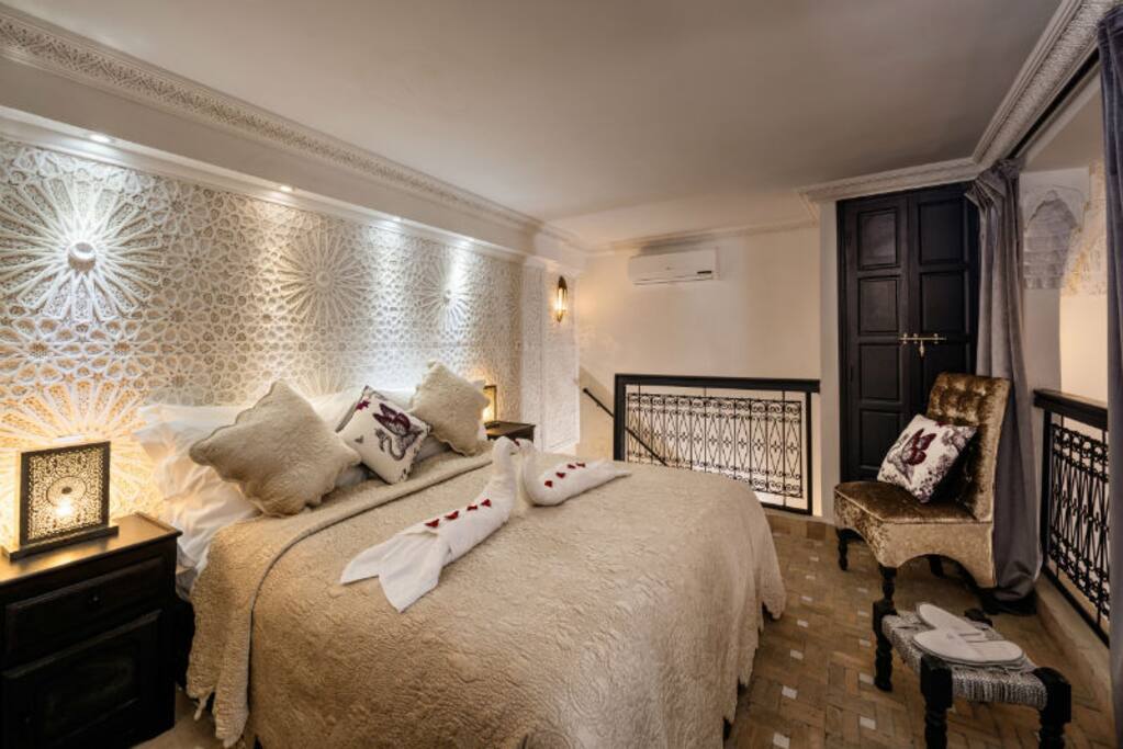 Intricate decor in all rooms and common spaces