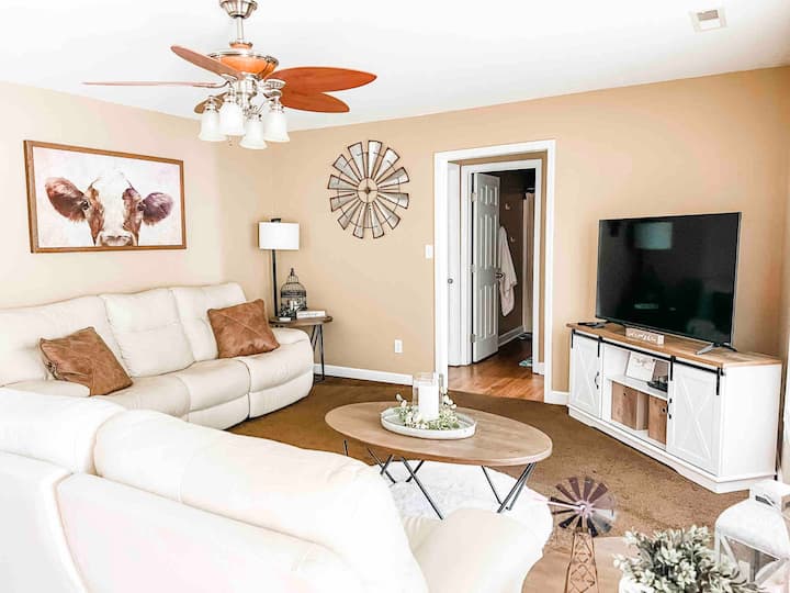 The FARMish House Near Downtown Hartselle & I65 Houses for Rent in