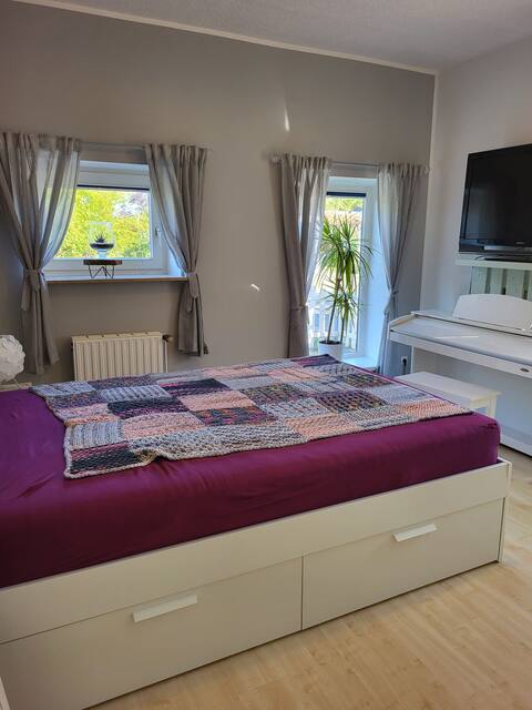 Room+bathroom in farmhouse in quiet residential area