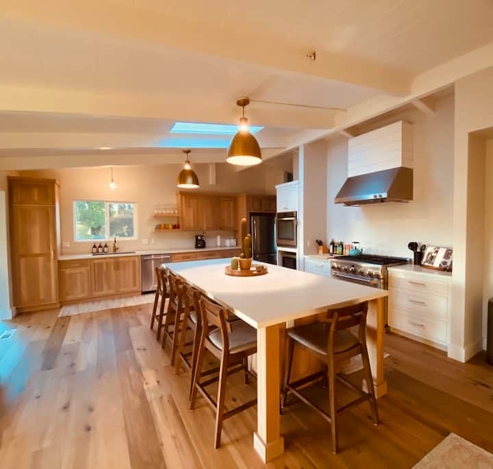Beautiful Vineyard Home Pickleball Court! 5 Stars! - Sebastopol, CA