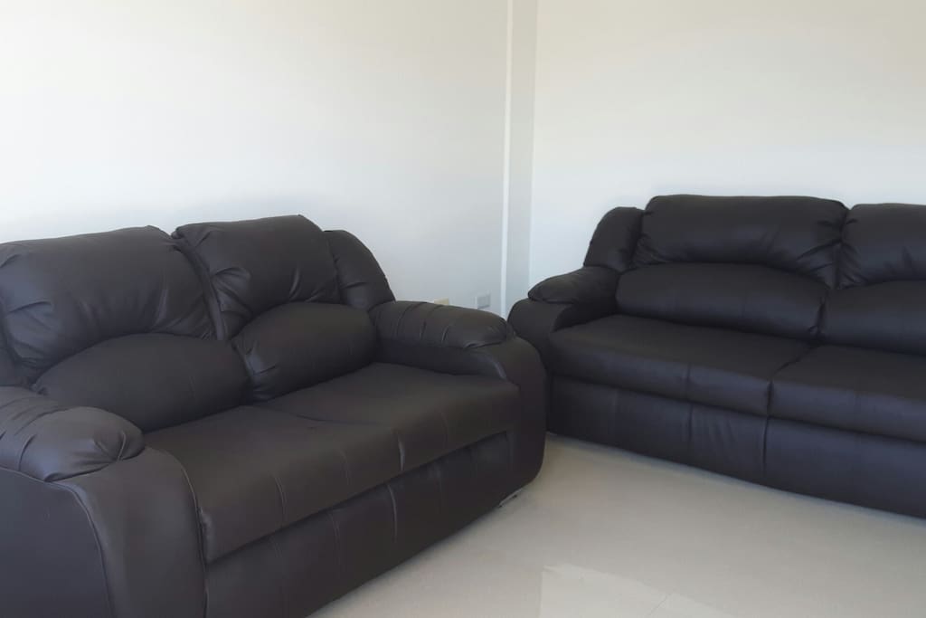 Cómodos muebles nuevos y agradables para charlar o tomar una siesta.