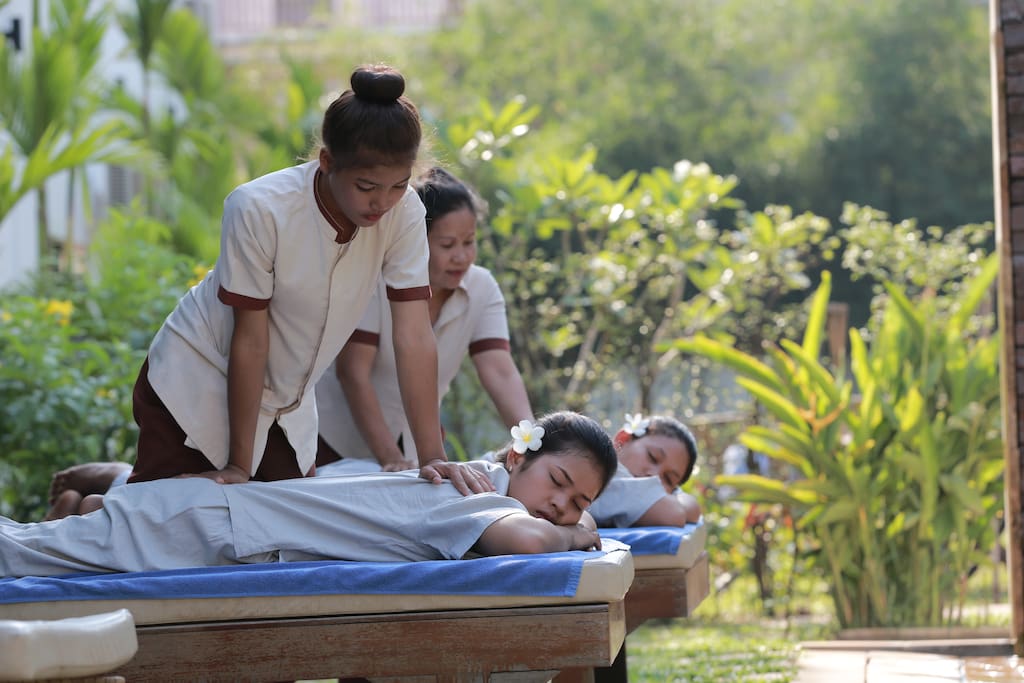 You can also enjoy a massage by the pool or personally in your room by our Experience therapist.