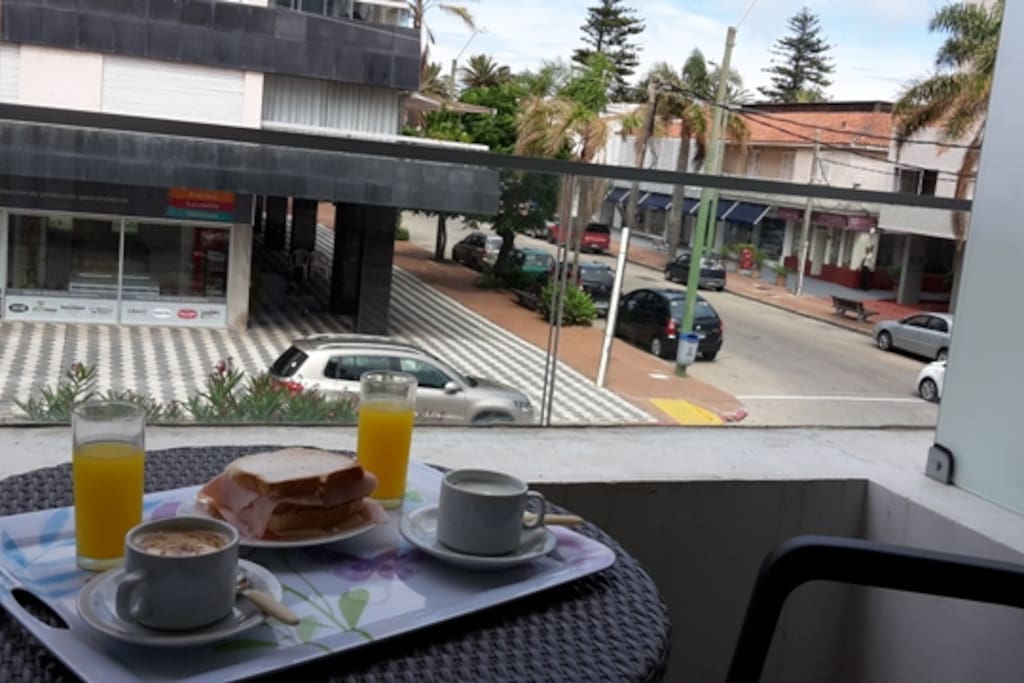 Balcón - vista hacia Av. Gorlero