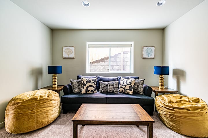 ห้องนั่งเล่น #2 เตียงโซฟาขนาดควีนไซส์แบบดึงออกได้
