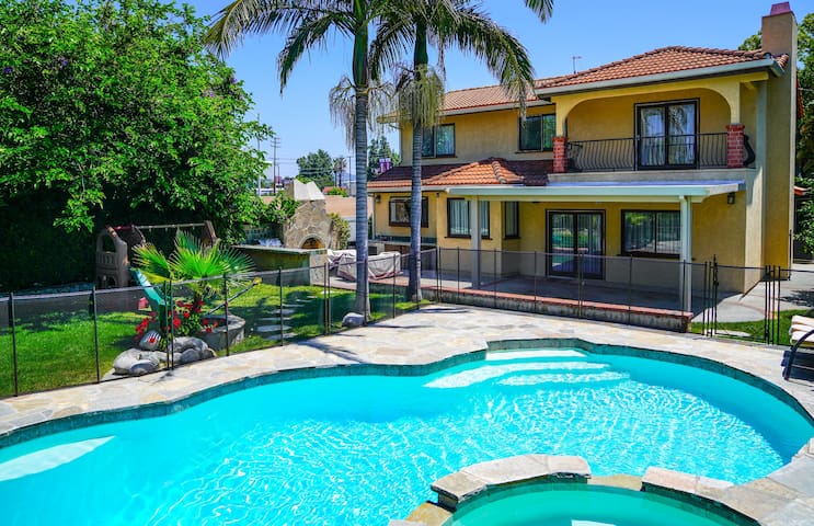 Gorgeous Villa with Private Heated Pool