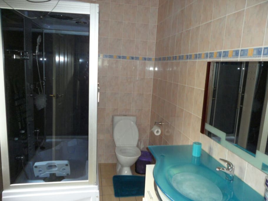 Bedroom 1 has ensuite bathroom
