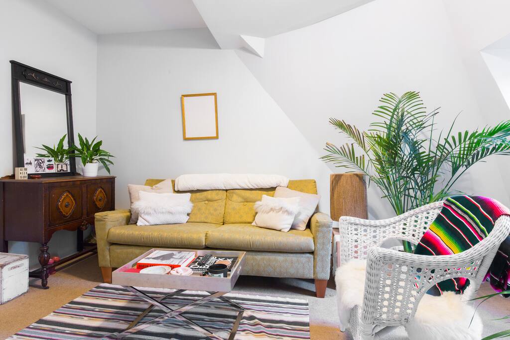 YOUR ROOM: Spacious room all to yourself with full size couch, queen sized airbed, lots of plants and apple TV. Two windows. Built in heat.