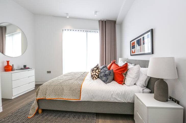 Amazing modern, light flat in Hip Shoreditch (c) gallery image 3