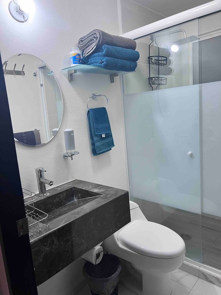  Kúpeľňa s toaletou v hlavnej spál 