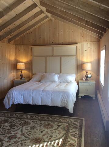 Pebble Beach Cottage-by-the-Sea