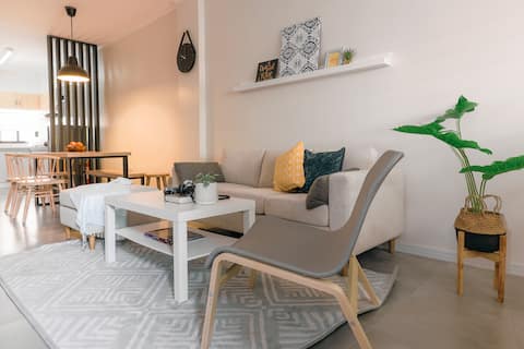 Town house in Angeles city- AC | Wifi | Netflix