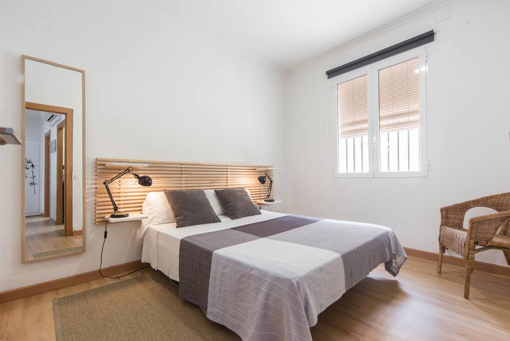 Bedroom 1: wide and modern