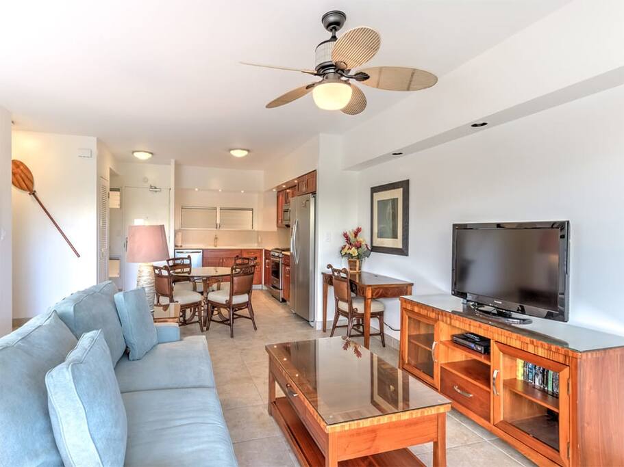 waikiki-shore-1gv-406-11gv-living-04.jpg