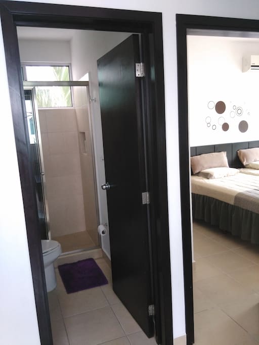 Baño privado contiguo a la recámara
