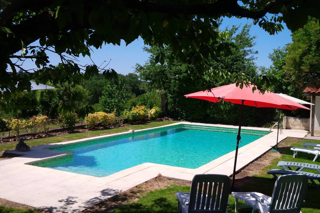 Spectacular shared swimming pool