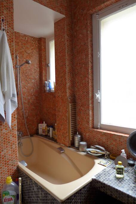 Salle de bain équipée