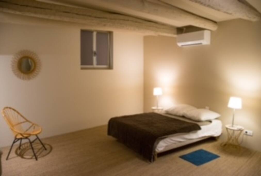 la chambre avec lit double