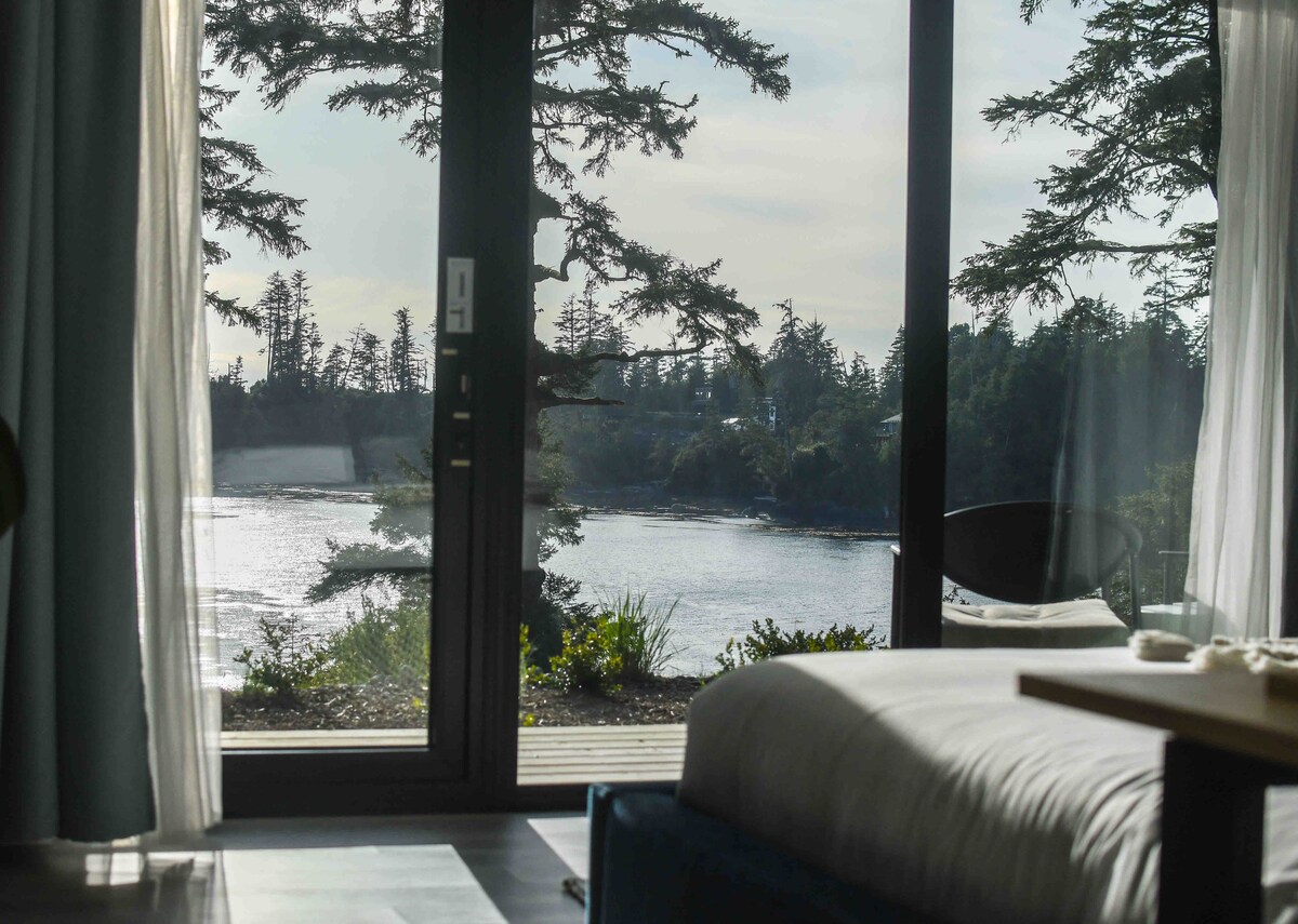 Oceanview + Beach access Salt + Cedar Suite 1 Guest suites for Rent in Ucluelet, British