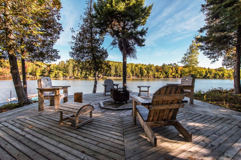 Cozy Waterfront Log Home Cottages for Rent in Browns Yard, New