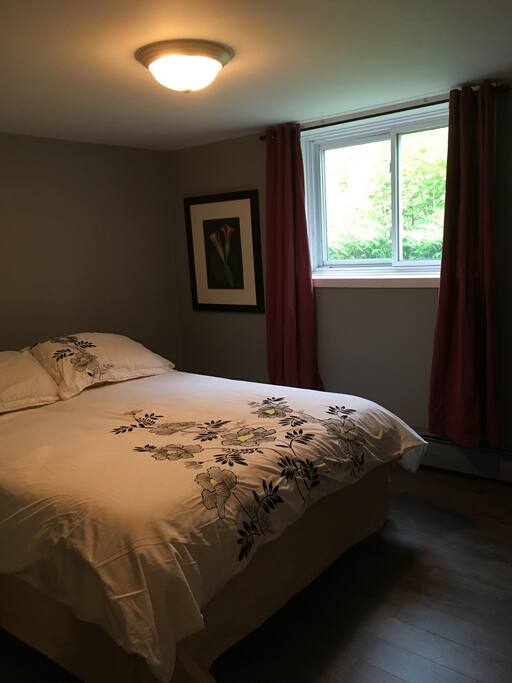 Bedroom #1 (Queen)