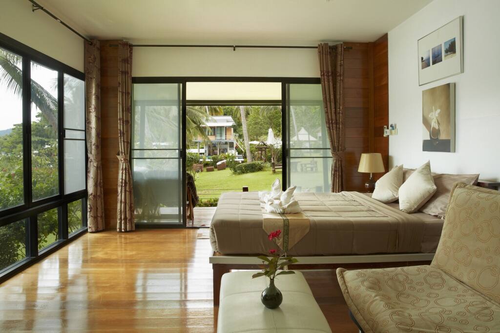 Just wake up Ocean view and Garden view. Easy access to the pool & beach. Private cozy space and full of natural boutique Thai plants. Including Toilet and toiletries, hot water showering. Cleaning Service everyday. Provide restaurants inside the space.