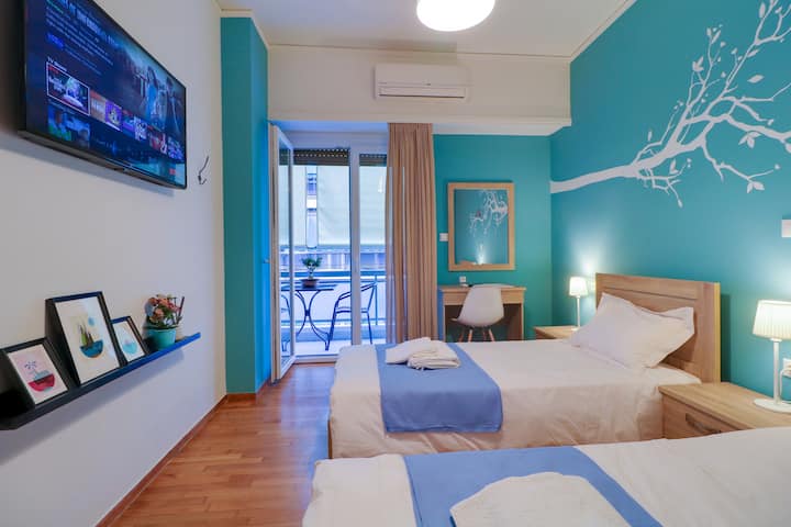 Bedroom 5 | Iris - AC-Two Beds -Wardrobe-Smart TV | Netflix & Amazon Prime access-access to the main balcony