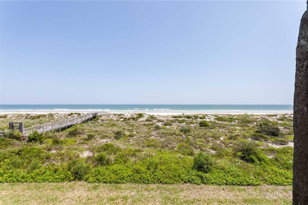 Incredible View - Take in an incredible ocean view while out on the balcony. Settle down out here with a drink and watch the wave