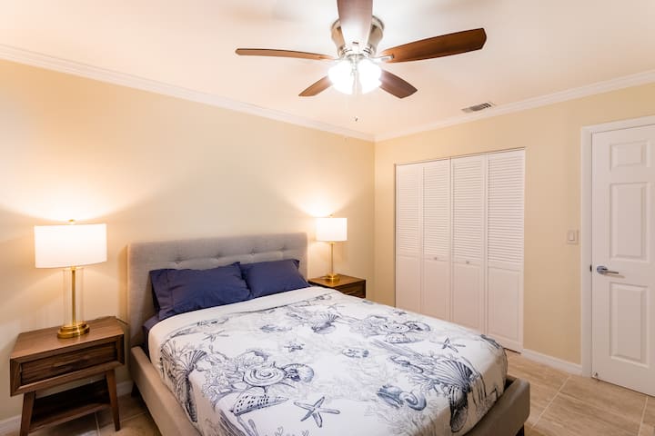 მე-3 საძინებელი, საწოლი 152 × 203 სმ